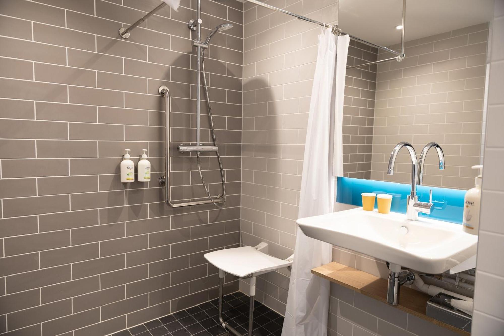 Holiday Inn Express Caen Epron By Ihg Esterno foto